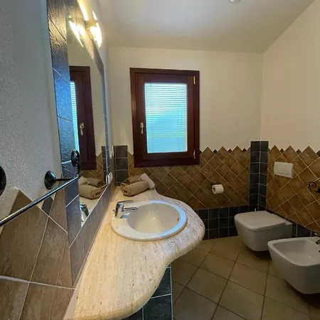 Flora Holiday home Tanaunella